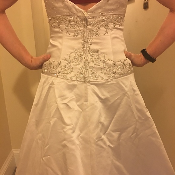 2 Be Brides Wedding Dress - Picture 4 of 6
